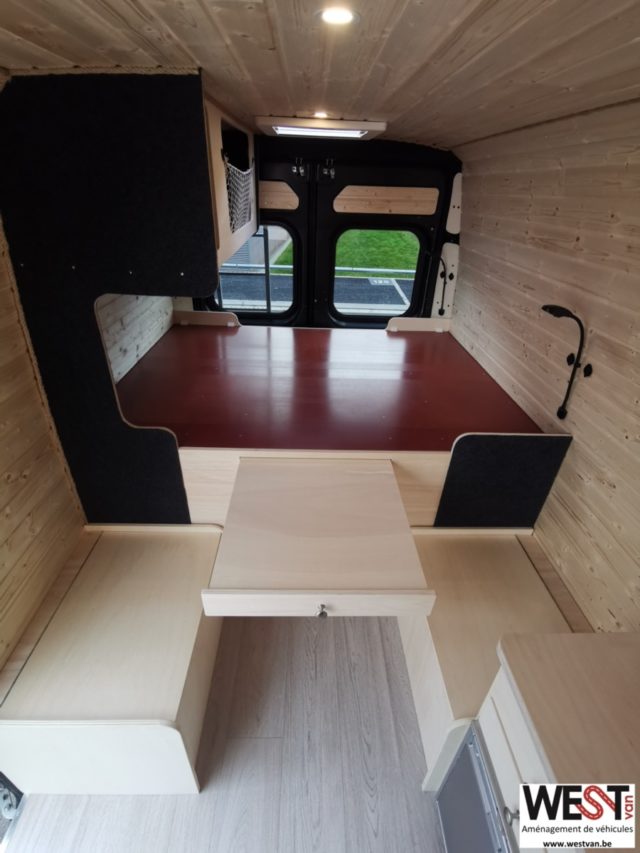 installation lit dans van camping car fiat ducato