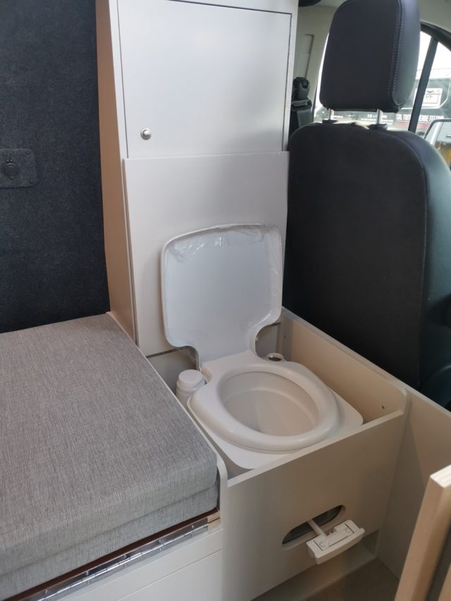 pose toilette amenagement van ford transit