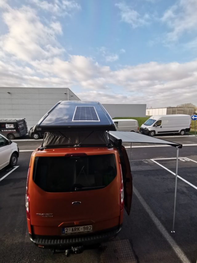 installation panneaux solaires ford transit